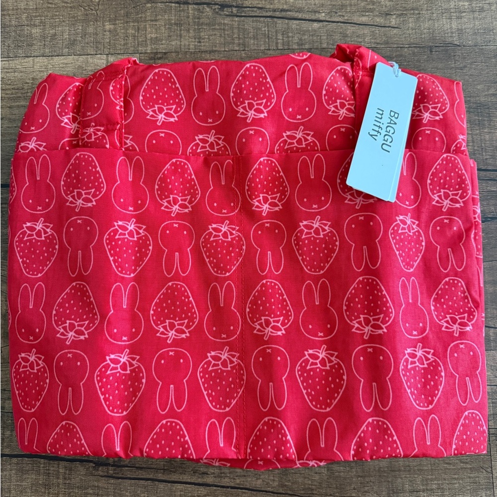 BAGGU Miffy small cloud carry on